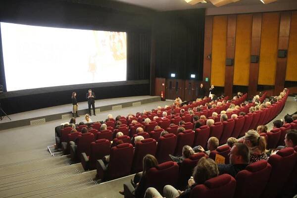 VIDEO: Předpremiéra komedie Aristokratka ve varu vyprodala kino v Kyjově