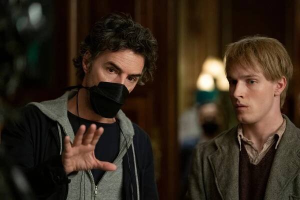 Jsou světla, která nevidíme - Epizoda 2 - Z natáčení - Shawn Levy, Louis Hofmann