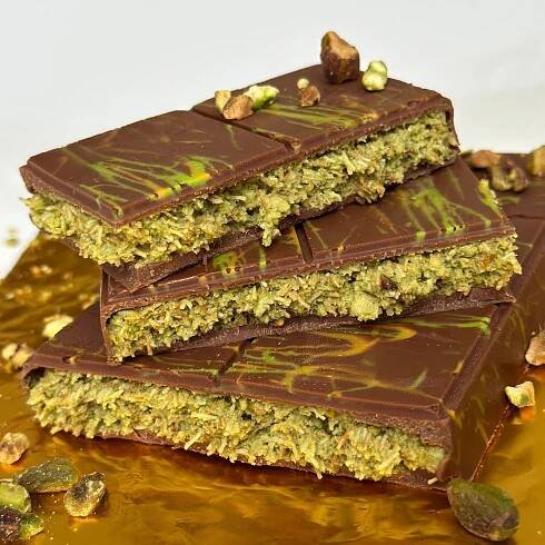 XXL Pistachio Kunafa Chocolate Bar: Dubai Viral Treat (16 oz)