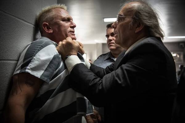 Daniel Craig, Keith Hudson, and Dwight Yoakam in Loganovi parťáci (2017)