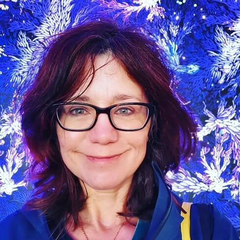 A gloriously colourful day in London yesterday – I probably appreciate the city even more now than I did during my two (full-on) decades living there. And it’s so exciting to see it change – coming off the glossy Elizabeth Line to e