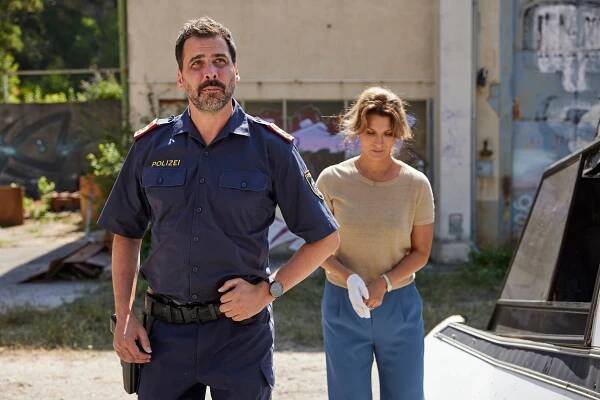 Die Liesl von der Post - Klapperstorch (E02) (2024)