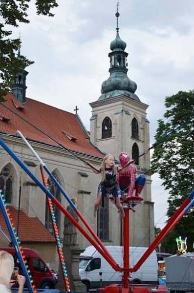 Podívejte se: Anenská pouť přilákala do centra města Smečna stovky návštěvníků