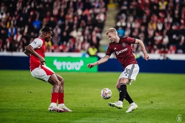 Velký obrat | sparta.cz