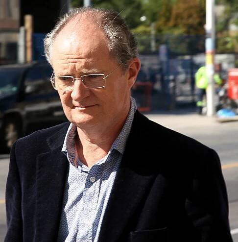 Jim Broadbent – Wikipedia