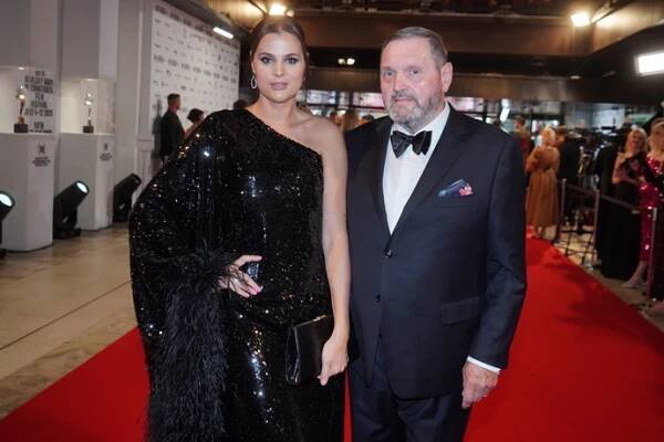 Josef Kokta s manželkou Ornellou na letošním zahájení filmového festivalu ve Varech.