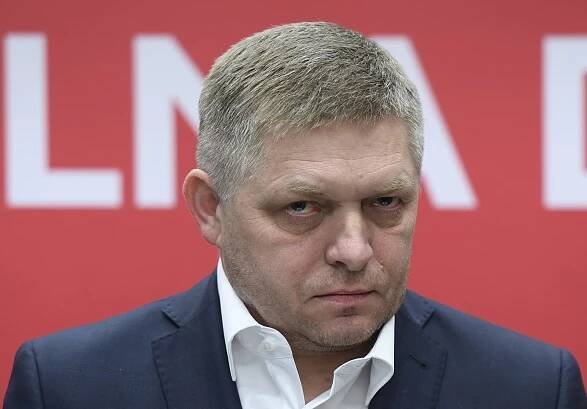 Fico je ohrožením demokracie, policie vyšetřuje zločiny z jeho éry, píše tisk