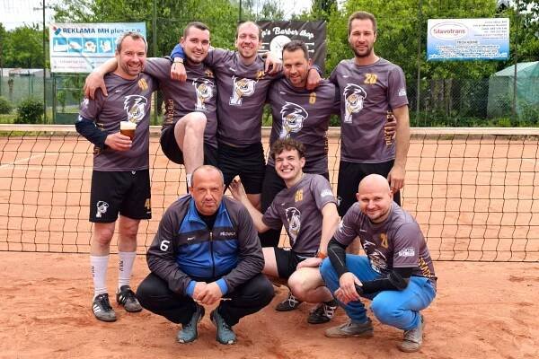 SPORTMIX: FOTBAL, HÁZENÁ, NOHEJBAL A STOLNÍ TENIS