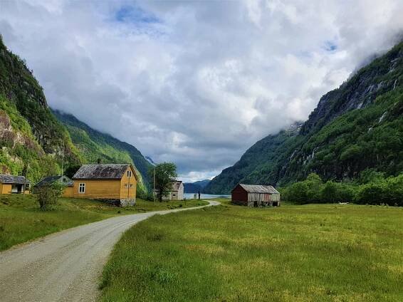 Steinsdalsfossen,Hardanger,norheimsund,øystese,hardangerfjord,hardangerfjorden,hardanger fjord hotel, sandven hotel,torefjell,sjusete,movatnet,mo,tørrvikbygd,samnanger,strandebarm,vesoldo,hardangerfjord adventure,nasjonal turistveg, riksvei 7, kvamskogen,kvam,furedalen,eikedalen, waterfall,fossefall,foss,barnevennlig, mørkhølsfossen,fossen bratte,brudesløret,bridal veil,krigsminne,mørkhølen,bru,storagrønova,klyvenuten,grimsnuten,samlen,oksen,utne,fyksesund,botnen,kvamsøy,granvin,bergen365,adventure365,fjordsafari,rib,boat,safari,norwegian,norway,fjord,mountains,fjelltur,nutshell,flåm,eidfjord,hardangervidda,vøringsfossen,hardangerbroen,steinstø,frukt,eplesider,cider,apple,norwegian,summer,norgesferie,vestlandet,west,coast