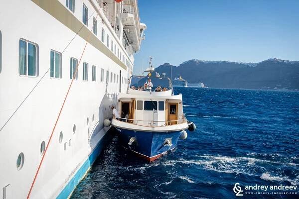 The boat that will take us to Santorini
