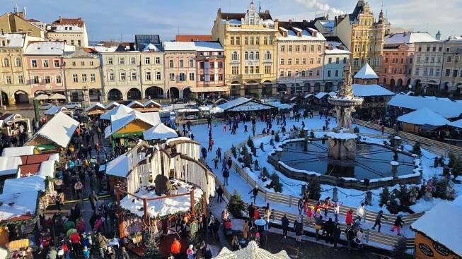 Vánoční trhy v Českých Budějovicích lákají na přijatelné ceny. Vyhlídkové kolo není jedinou atrakcí – Travel Adventure