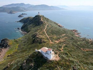 Mys Pointe de la Parata leží na západním cípu Korsiky