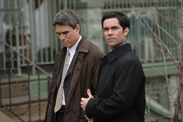 Odložené případy - Azyl - Z filmu - Marco Rodríguez, Danny Pino