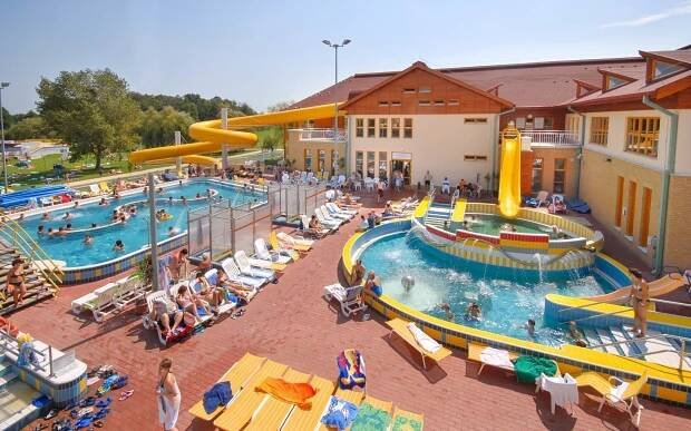 Maďarsko v Hotelu Forrás *** Zalakaros se vstupem do termálních lázní (100 m), polopenzí a vyžitím pro děti