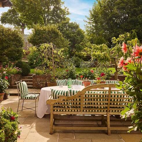 Stylish outdoor dining area ideas for summer living