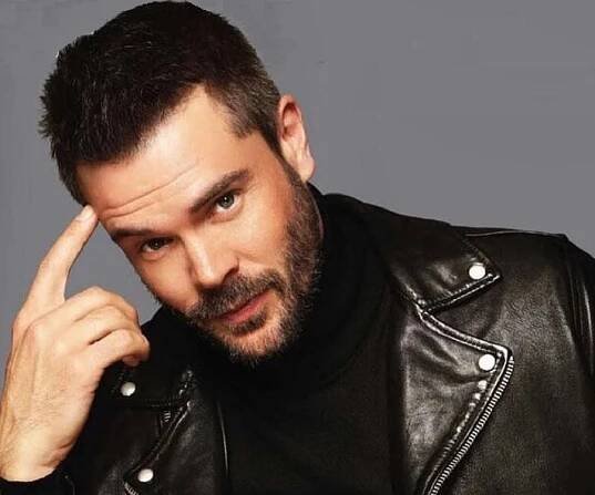 Charlie Weber Biography - Facts, Childhood, Family Life & Achievements