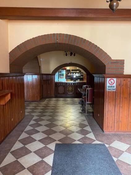 Restaurace Sokolovna (Mírové náměstí 77, Dobříš)