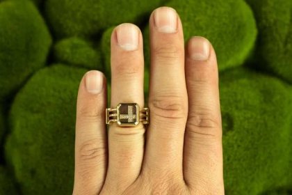 Briliantový zlatý masivní prsten, 8,66g, 9 kusů briliantů - Starožitné šperky