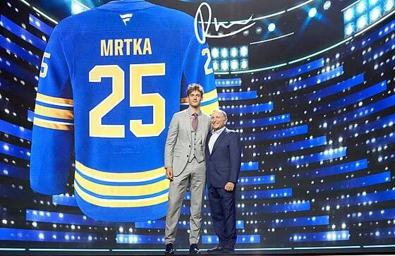 Nejvýše postaveným českým hokejistou při letošním draftu zámořské NHL je...