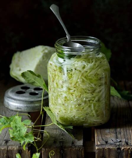 Domácí kysané zelí: Podrobný recept krok za krokem