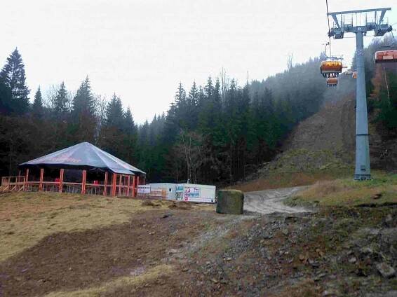 Lyžování téměř jako v alpských střediscích, jen kopce jsou nižší