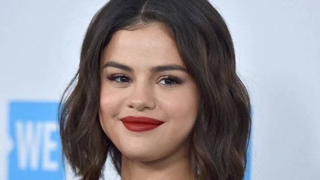 Selena Gomezová nahá v Paříži: »Miluj!« nařizuje z vany
