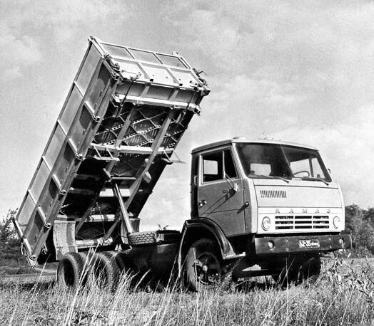 Legendární ruský výrobce nákladních aut slaví. První Kamaz vyrobili před 45 lety