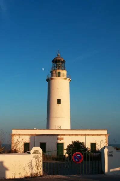 Formentera, Baleárské ostrovy, Španělsko: Západ slunce v La Mola Lighthouse, otevřela v roce 1861 na velkolepém útesu — Stock obrázek
