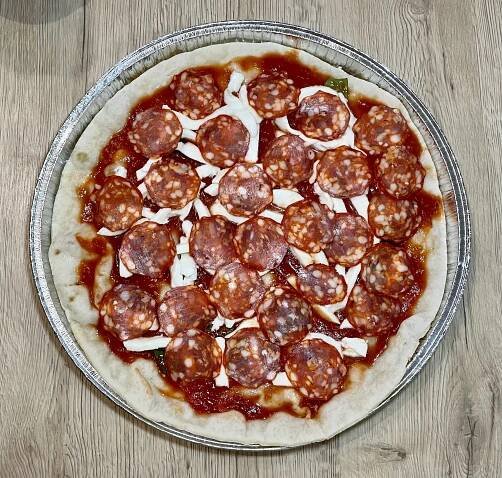 Domácí bezlepková pizza s rajčatovým základem