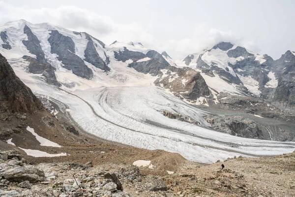 Diavolezza glacier viewpoint, where you can see several mountains covered in glaciers
