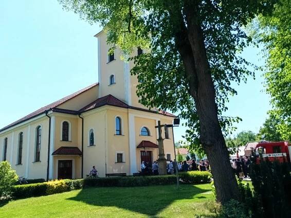 Svěcení nové hasičské cisterny - Oficiální stránky obce Šumice