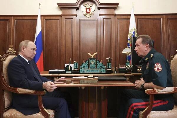 Ruský prezident Vladimir Putin se sešel s ředitelem ruské Národní gardy Viktorem Zolotovem.