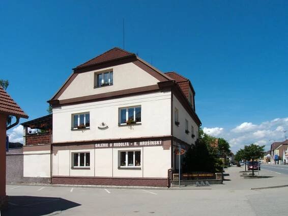 English: House No 30 in ČSLA street in the town of Planá nad Lužnicí|Planá nad Lužnicí, Tábor District, Czech Republic housing the Rudolf Hrušínský Gallery. Čeština: Dům č.p. 30 na ulici ČSLA ve městě Planá nad Lužnicí v okrese Tábor s Galerií u Rudolfa.