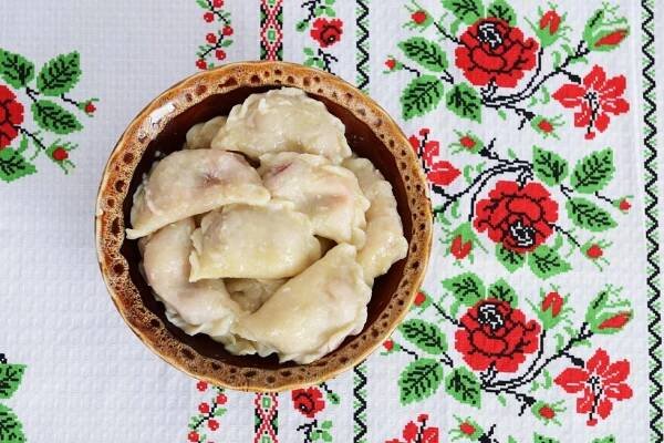 Tradiční ukrajinská kuchyně u vás doma: Recepty na boršč, vareniky, holubky i slanečkový salát