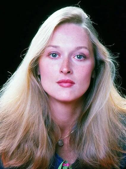 20 Chic '70s Hairstyles That Will Never Go Out of Style | 70s hair, 1970s hairstyles, Straight hairstyles