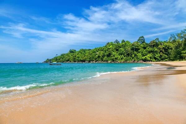 Písčitá pláž v Khao Lak — Stock obrázek