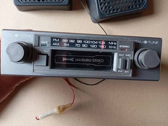 Retro autorádio Waltham s přehrávačem. - Žďár nad Sázavou