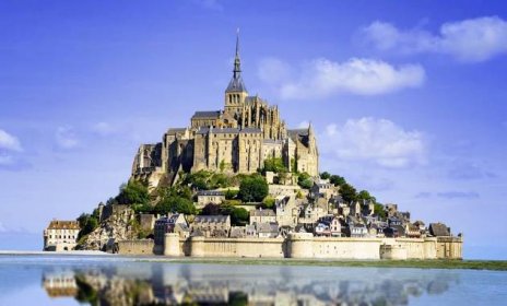 Mont-Saint-Michel: Magický klášter, který roste z písku a moře!