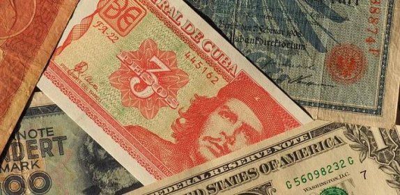 Dvojí měna na Kubě končí. S jakou měnou letos vyrazit na karibský ostrov?