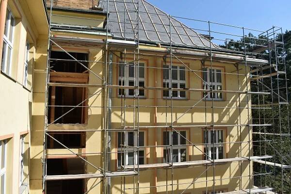 Škola na Libverdě staví za 40 milionů nové učebny, budou na nevyužité půdě