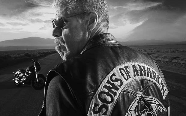 Sons Of Anarchy's Ron Perlman Proves Body Image Concerns Men Too