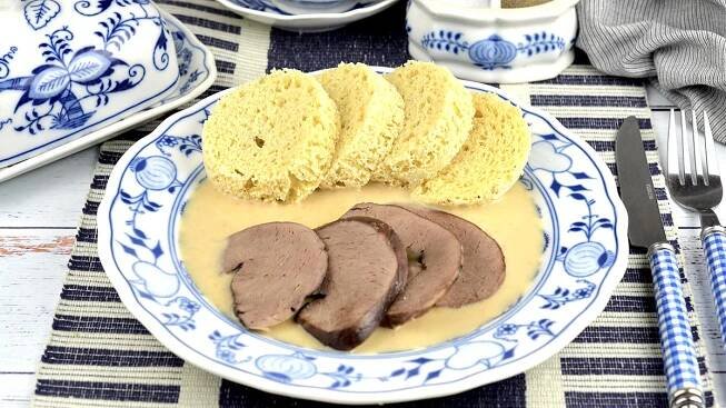 Vepřové srdce na smetaně s mandlovým knedlíkem - Low Carb