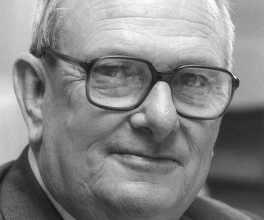 Allan McLeod Cormack Biography - Facts, Childhood, Family Life & Achievements