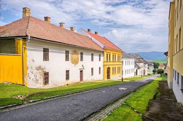 Sčítanie obyvateľov ukázalo v rámci obnovy domov priepastné rozdiely medzi okresmi