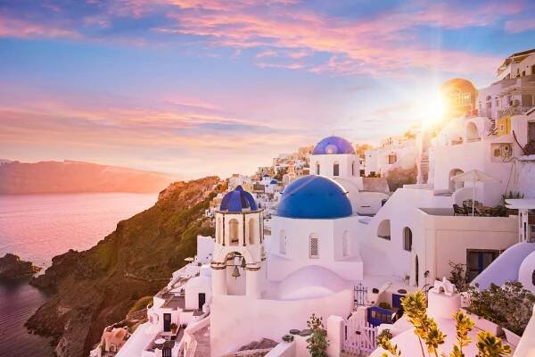 pohled na západ slunce na modré kopule kostely santorini, řecko - santorini - stock snímky, obrázky a fotky