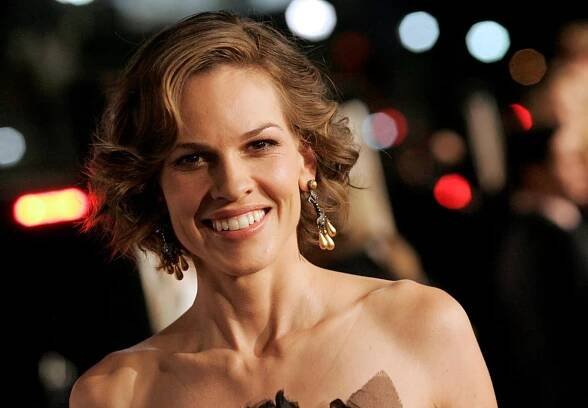 Hilary Swanková maminkou: Ve 48 letech porodila dvojčata