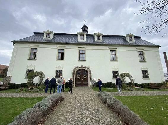 Zámek v centru Štáblovic láká návštěvníky z celého regionu. V dubnu 2025 třeba na obří kraslice.