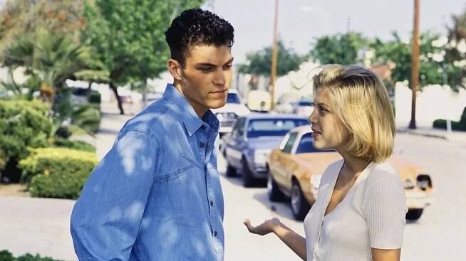 Brian Austin Green a Tori Spelling v seriálu Beverly Hills 90210