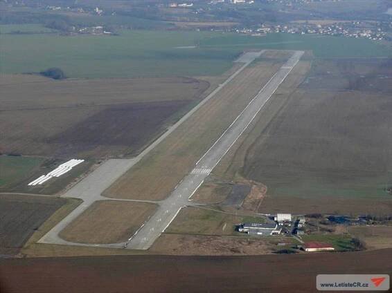 Mnichovo Hradiště, letiště (záložní) : Vojenské objekty