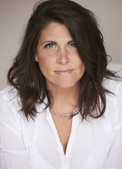 Julie-Ann Dean professional voice actress